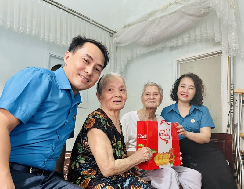 Công đoàn cơ quan Mặt trận Tổ quốc tỉnh Hà Tĩnh: Thăm hỏi, tặng quà gia đình đoàn viên có công với cách mạng